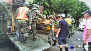 國軍投入救災（圖／翻攝自國防部發言人臉書）