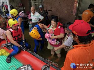 大林慈濟醫院感染科主任賴重彰提醒水災過後要小心，嚴防登革熱病媒蚊