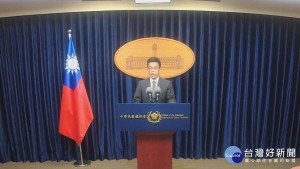 對於中國時報以「大陸涉台人士」言論，稱政府有所謂不滿宋楚瑜表現，並已規劃APEC出席人選，而相關人選又可能因承認九二共識與否而遭中國反對。總統府今（27）日發出聲明，相關訊息純係特定人士捏造，提醒媒體謹守專業倫理，避免成為境外干擾我國內部輿論的放話管道。（圖／總統府發言人Facebook）