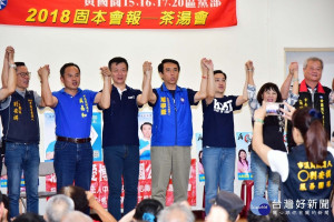 國民黨桃園市長參選人陳學聖陪同「KMT青年問政聯盟」登記參選後，隨後驅車前往平鎮、中壢參加固本會報。