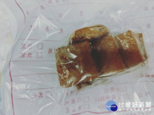 北市萬華區富民路一間豆干攤販賣的津泉豆干，被北市衛生局驗出不得添加的殺菌劑過氧化氫。（圖／台北市衛生局）