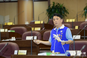 市議員魯明哲指出，綠捷動工項目與一般認為的開工差很大。(圖／桃園市議會提供)