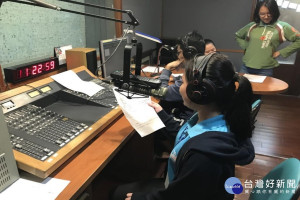 馬來西亞高中生廣播錄音初體驗。