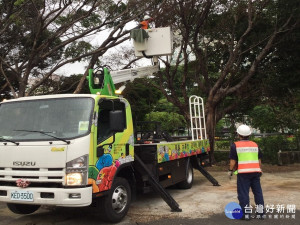 中市購置高空作業車　提升防災修剪效能　