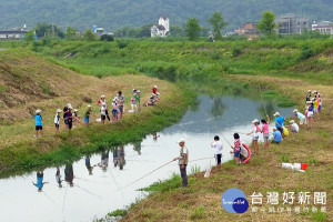 羅東自然教育中心之「小腳丫走濕地」調查活動。（圖／羅東自然教育中心提供）