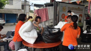 弘道東石社服中心 All In One照顧服務，多元創新服務串聯「乾燥車」，溫暖服務長者與災民的身心