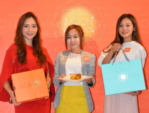 近來月餅價格上漲的話題發燒，但也有「佛系」業者反其道而行，推出物美價廉的產品，受到許多消費者的青睞。（圖／金格食品提供）