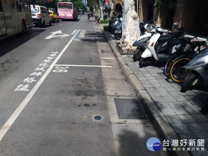 台北市停車管理工程處自即日起在松智路（北市府東門廣場）、和平東路1段（新生南路2段－泰順街）、長春路（林森北路-新生北路）等3路段的路邊停車格，試運行智慧停車位，並推出「自主開單繳費」優惠措施。（圖／台北市停車管理工程處）