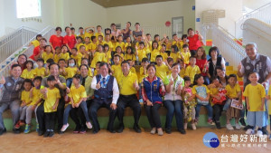 桃園市長鄭文燦前往楊梅區，視察楊光非營利幼兒園。

