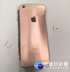 男子偷竊手機後，因失主來電不敢接聽，試圖關機又不會操作，情急之下竟拿榔頭敲破它，被害人尋回手機時欲哭無淚。（記者陳昭宗拍攝）