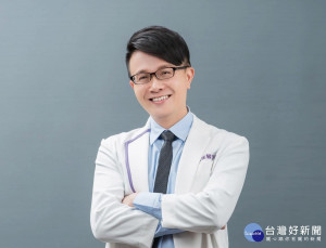 許䰚勎醫生。