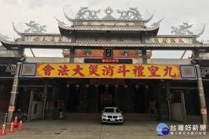 台灣第一香盛名的西港慶安宮，明天上午將在大廟庭盛大舉行九位斗燈首的杯選活動。(圖/記者黃芳祿攝) 