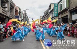 桃園地景藝術節國際交流踩街活動。