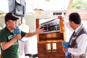 「2018桃園地景藝術節－食福藝起來」活動中，在地耆老李達鴻分享在地人文與故事。