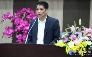 南投何勝豐議長召集定期會，請議員審慎審議案。