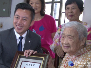 感念長輩奉獻 重陽節前夕拜訪人瑞