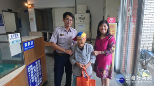 9旬老婦外出迷途　熱心警助返家