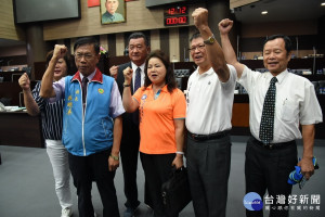 多位議員要求林縣長解決空污問題。