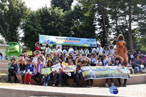 來自全國各地的認養人相會在百果山樂園，與彰化家扶認養童見面。圖／彰化家扶中心提供