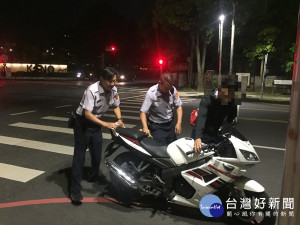 檔車起步斷鏈 車主無奈請求警方協助