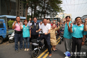 「綠色生活在我「嘉」，環保行動「義」起來」鄰長電動輔助自行車致贈儀式