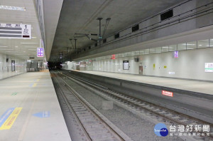 「高雄鐵路地下化工程」將於2018年10月14日完工通車，沿線10個新車站同時啟用。（圖／高雄市政府）