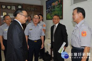 警政署長陳家欽到宜蘭縣警察局慰問同仁辛勞。（圖／宜蘭縣警察局提供）