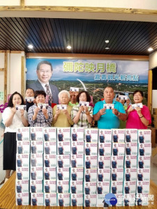 涂醒哲競選總部創意文宣：掃除黑金海綿包