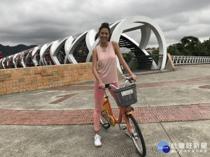 《保庇新北市》封面特邀台灣首位完成4大極地超馬的女性參賽者名模林又立，分享運動帶來的成就與快樂。（圖／民政局提供）