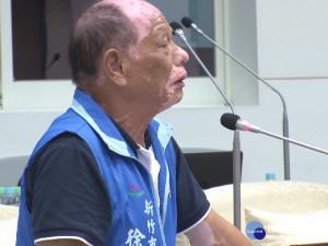 關心建設 徐信芳監督南大頂竹公園進度