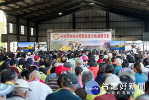 桃園市長鄭文燦前往楊梅區耀輝休閒牧場，視察楊梅區楊梅休閒農業區。

