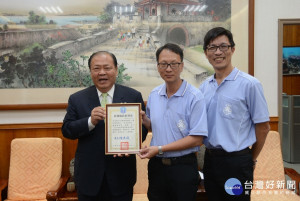 澎縣鳥嶼國小獲107年教學卓越金質獎　陳光復頒獎肯定傑出表現