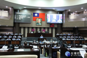 南投縣議會29日舉行畢業典禮總質詢結束閉會。（記者扶小萍攝）