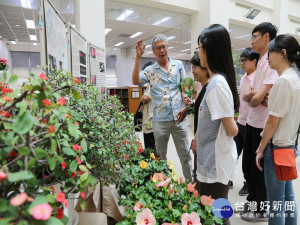 興大展出花卉新品種。林重鎣攝