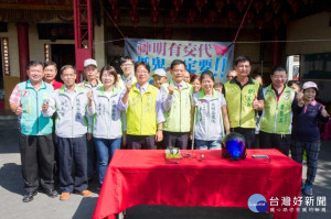 立委黃秀芳與彰化縣花壇鄉民進黨籍候選人陳振欽、花壇鄉長李成濟昨(30)日會同全體民進黨花壇鄉民意代表成立「抓鬼大隊」，宣示杜絕賄選的決心。（圖／陳振欽競選辦公室提供）