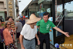 
台中市第一選區「甲安埔」山現五搶三僧多粥少局面，尤其票數源較少的民進黨候選人卻出現滿額參選，令任兩屆議員政績優異的的吳敏濟擔憂票源瓜分，希望選民集中選票支持（記者陳榮昌攝）