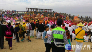 屏東小琉球三隆宮迎王祭典活動　東港分局實施交管