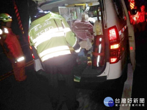 警消搶救賴姓男子。林重鎣翻攝