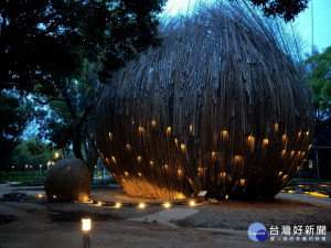 光與花的精采對話　台中花博夜間藝術光景獲好評