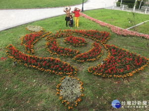 景觀處陸續完成三重區玫瑰公園、228和平紀念公園、泰山區仁愛公園及淡水區馬偕銅像公園等4座公園，營造公園幸福氛圍 。（圖／景觀處提供）