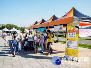 為了讓前往河濱遊憩的民眾更了解動物行為，將於淡水捷運站後方自行車租借站旁廣場舉行「人與浪犬安全互動」的宣傳。（圖／高管處提供）