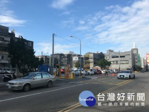 
台中市政府規劃新建聯合行政中心將在文武停車場興建，由於民眾有意見，認為行政中心不必在市中心設置，開發為公園及停車場，讓區民有休閒運動空間，致公所決定暫停規畫，讓新市長裁決工程地點。（記者陳榮昌攝）