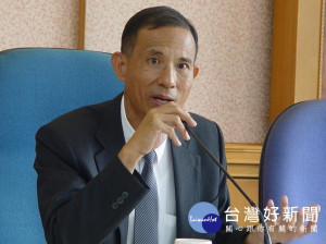 智光商工校長陳炳輝7日記者會指將祭出高獎學金、免學費、免雜費及交通費補助等5大招生策略，希望能達成720人的招生目標。（圖／記者黃村杉攝）