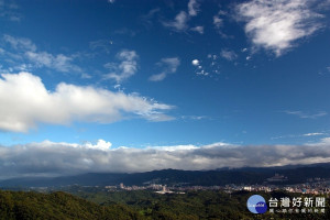 龍船岩上遠眺群山視野遼闊。（圖／台北市大地工程處提供）