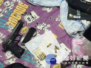 北港警方據報前往查緝毒犯入監前託付女友保管之槍毒，籲全民共同攜手打擊毒品犯罪，維護宜居環境。（記者陳昭宗拍攝）