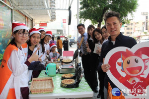 聖誕讓愛不孤單，學子義賣鬆餅捐款助柬埔寨蓋水井 響應台灣世界展望會禮物型錄，邀民眾共同送出祝福