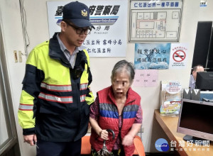 迷航的老婦人。林重鎣攝