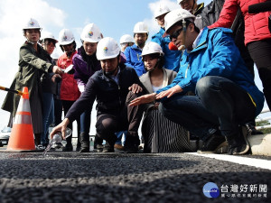 新北市長朱立倫17日視察樹林柑城橋改建工程 。（圖／記者黃村杉攝）