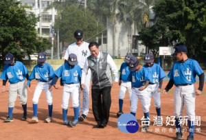 桃園市長鄭文燦，出席「龜山國小『2018 MLB CUP Taiwan』首屆賽事冠軍校園活動」

