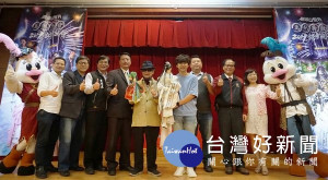 劍湖山世界首度結合雲林縣在地最具代表性的布袋戲文化，與國寶級布袋戲大師黃俊雄合作，要讓2019的跨年煙火金光閃閃、瑞氣千條。（記者陳昭宗拍攝）